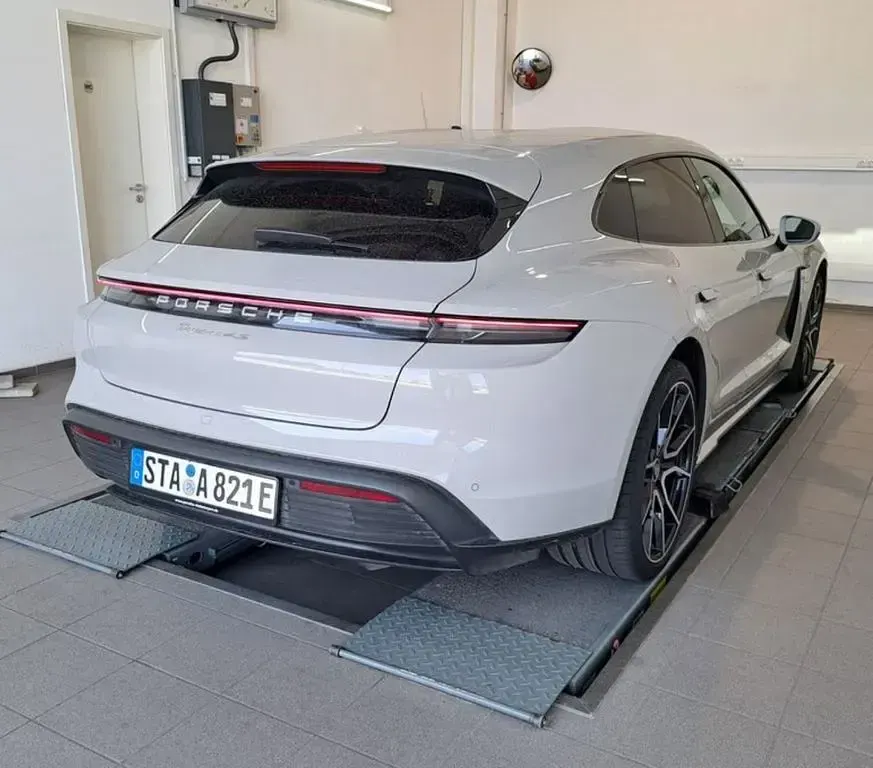 Gebraucht Porsche Taycan 4S 419 kW (571 PS) 2023 Grau Limousine