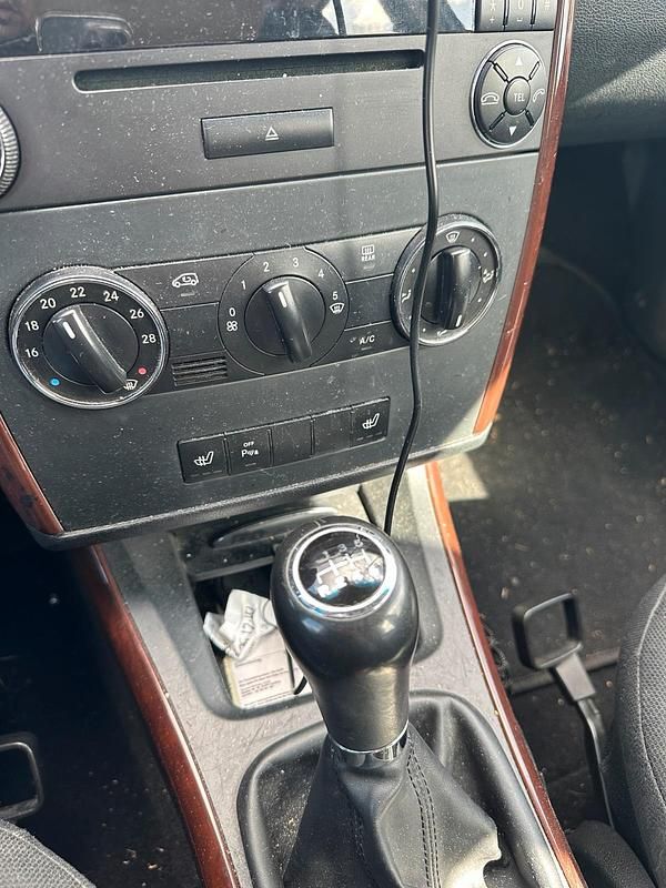 Gebraucht Mercedes 180 109 PS (80 kW) 2007 Grau Limousine