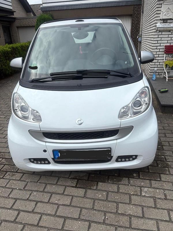 Weiß Gebraucht 2012 Smart ForTwo Cabrio Cabrio | 4.000 € (Guter Preis) - Bild 1/4