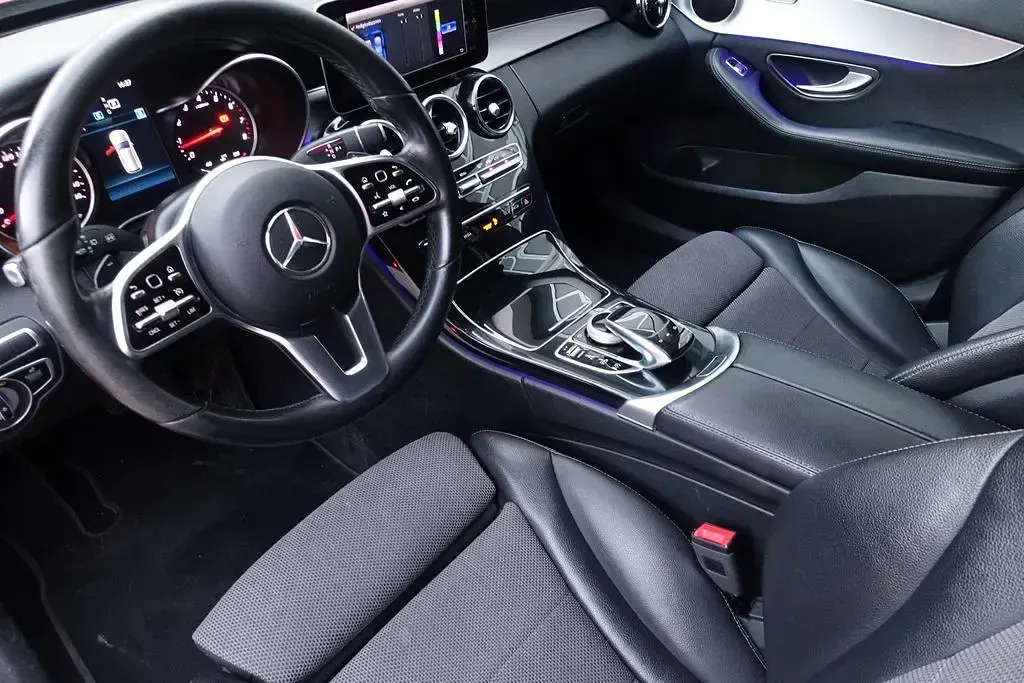 Gebraucht Mercedes C300 Avantgarde 258 PS (189 kW) 2018 Rot Limousine