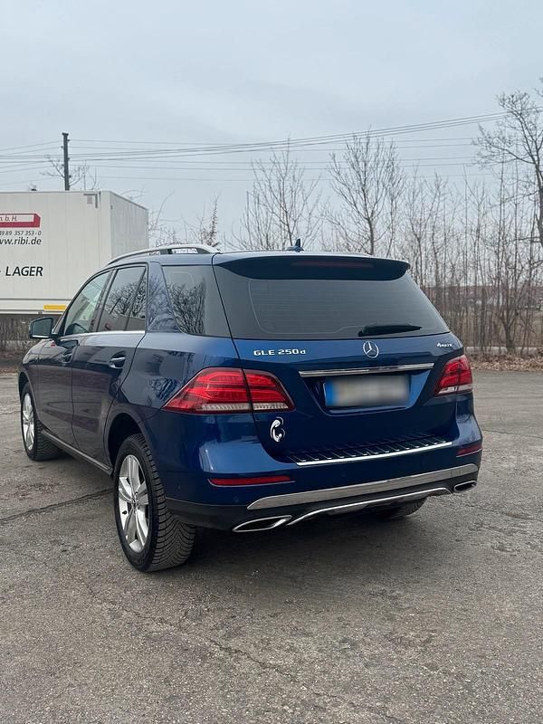 Gebraucht Mercedes GLE250 204 PS (150 kW) 2017 Blau SUV