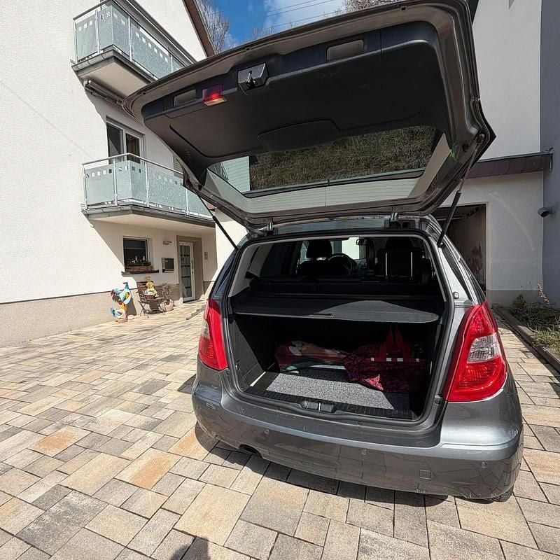 Gebraucht Mercedes A160 95 PS (69 kW) 2011 Grau Limousine