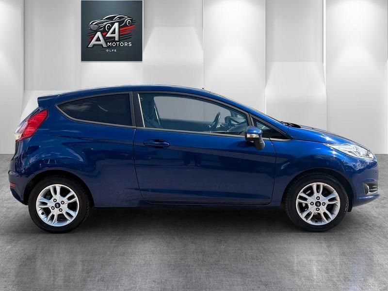 Gebraucht Ford Fiesta Celebration 80 PS (58 kW) 2017 Blau Kleinwagen