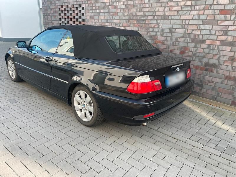Gebraucht BMW 320 Cabriolet 150 PS (110 kW) 2005 Schwarz Cabrio