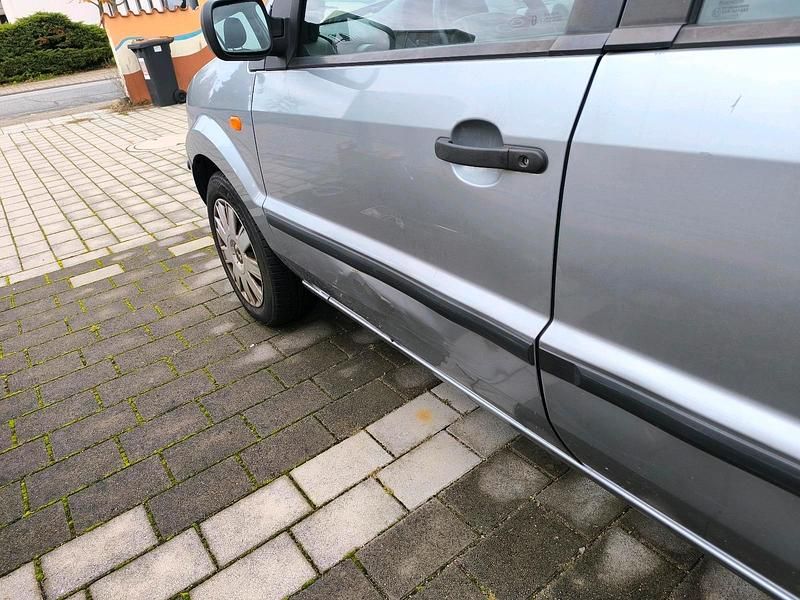 Gebraucht Ford Fusion 80 PS (58 kW) 2006 Blau Kleinwagen