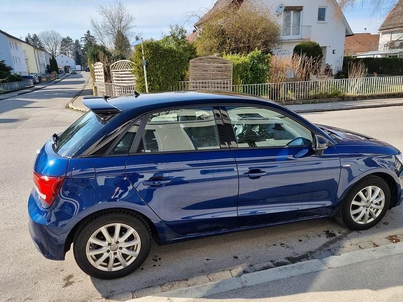 Gebraucht Audi A1 Sport 95 PS (69 kW) 2018 Blau Kleinwagen