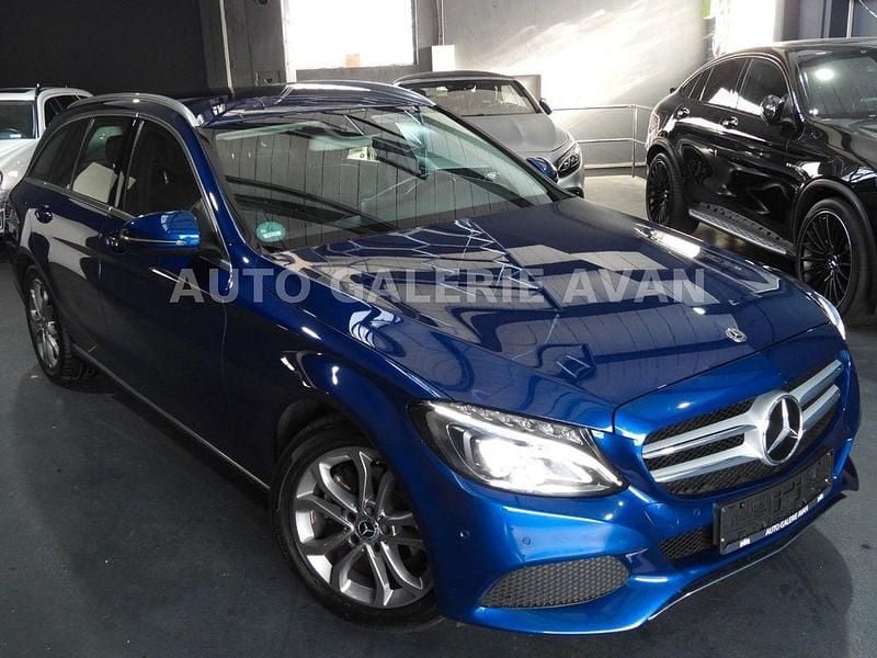 Gebraucht Mercedes C180 AMG line 156 PS (114 kW) 2018 Blau Limousine