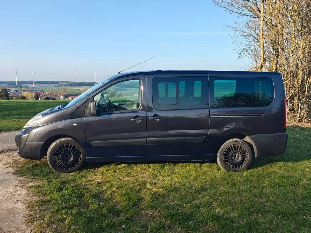 Gebraucht Peugeot TePee 120 PS (88 kW) 2011 Grau Van / Kleinbus