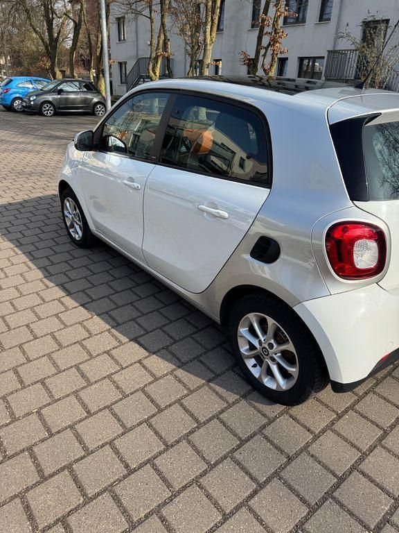 Gebraucht Smart ForFour Passion 71 PS (52 kW) 2015 Weiß Kleinwagen