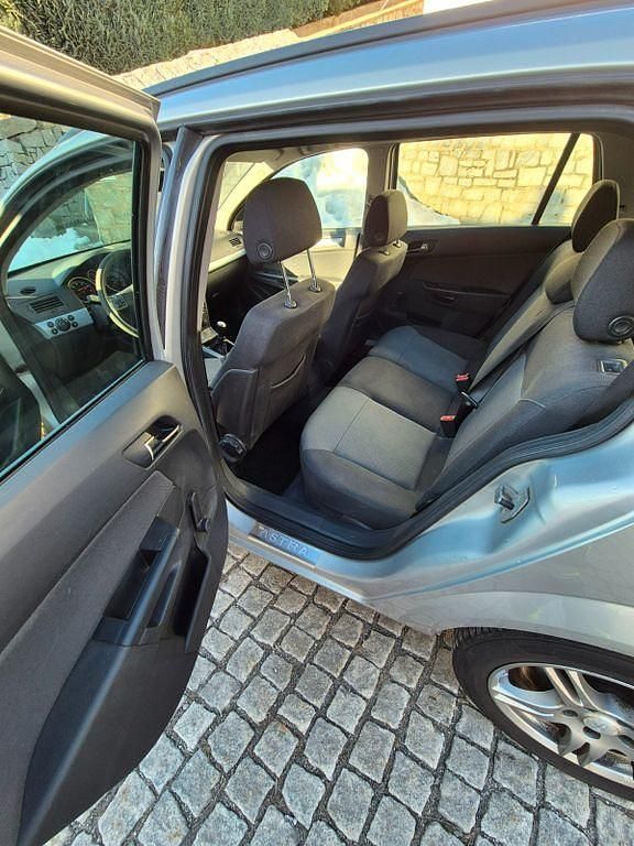 Gebraucht Opel Astra 105 PS (77 kW) 2006 Silber Limousine