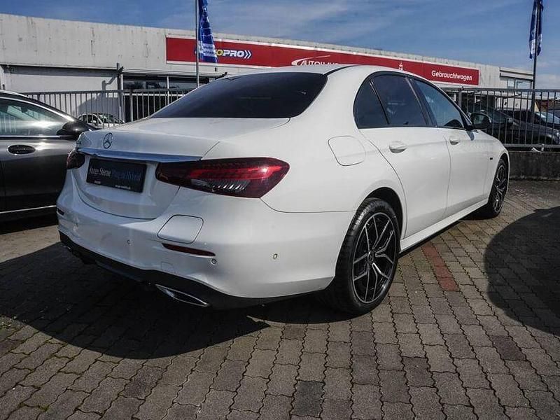 Gebraucht Mercedes E300 AMG 306 PS (225 kW) 2021 Weiß Limousine