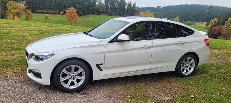 Weiß Gebraucht 2019 BMW 318 Gran Turismo Limousine | 12.999 € (Guter Preis) - Bild 1/4