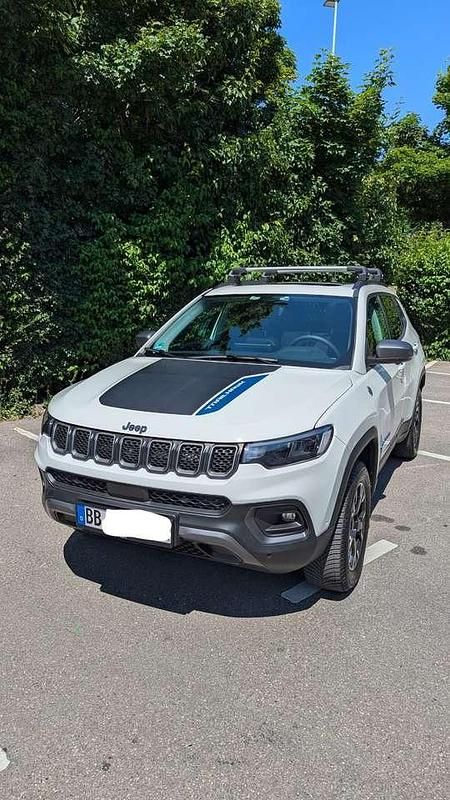 Gebraucht Jeep Compass Trailhawk 241 PS (177 kW) 2021 Weiß SUV