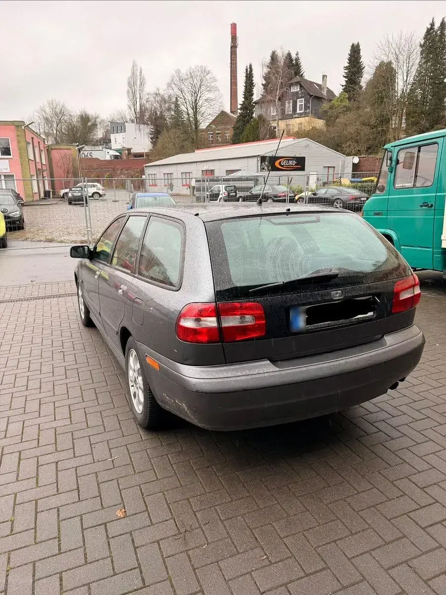 Gebraucht Volvo V40 122 PS (89 kW) 2004 Grau Kombi