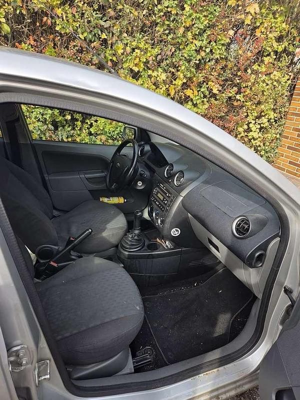 Gebraucht Ford Fiesta Trend 80 PS (58 kW) 2003 Kleinwagen