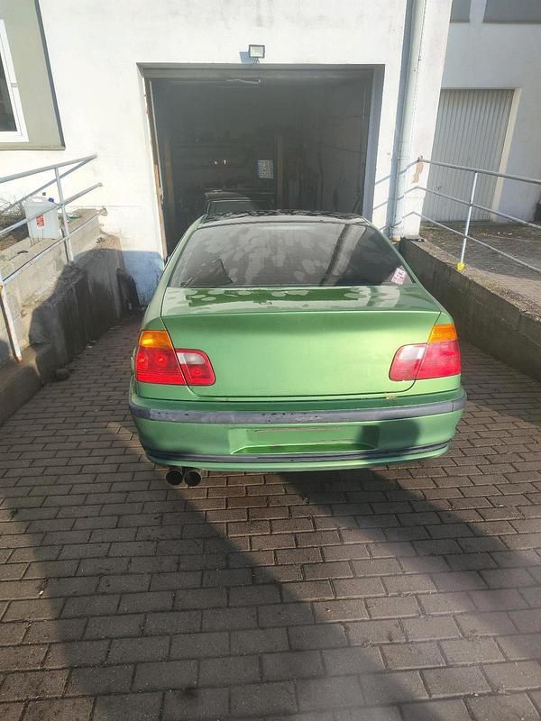 Gebraucht BMW 320 150 PS (110 kW) 2000 Grün Limousine