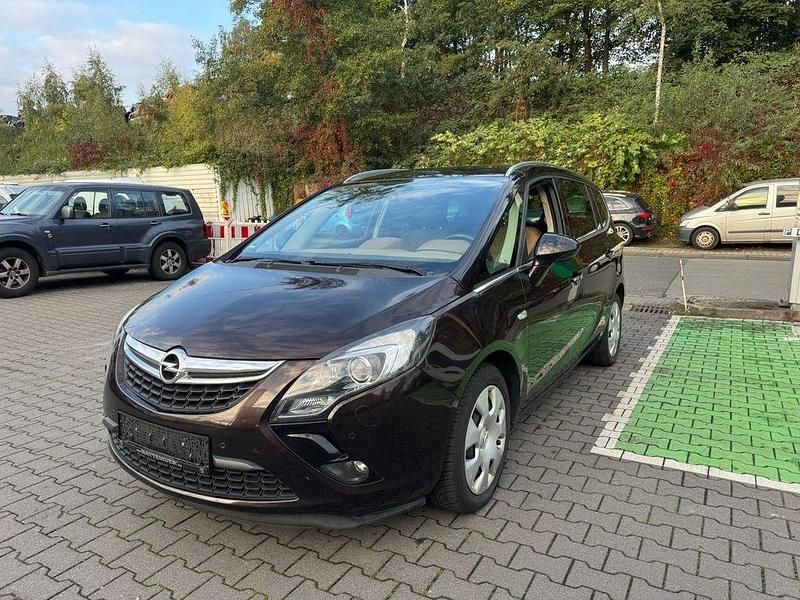 Braun Gebraucht 2012 Opel Zafira Tourer Innovation Van / Kleinbus | 6.890 € (Etwas zu teuer) - Bild 1/4