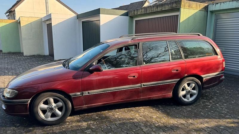Second-hand Opel Omega 1997 Roșu Berlinǎ