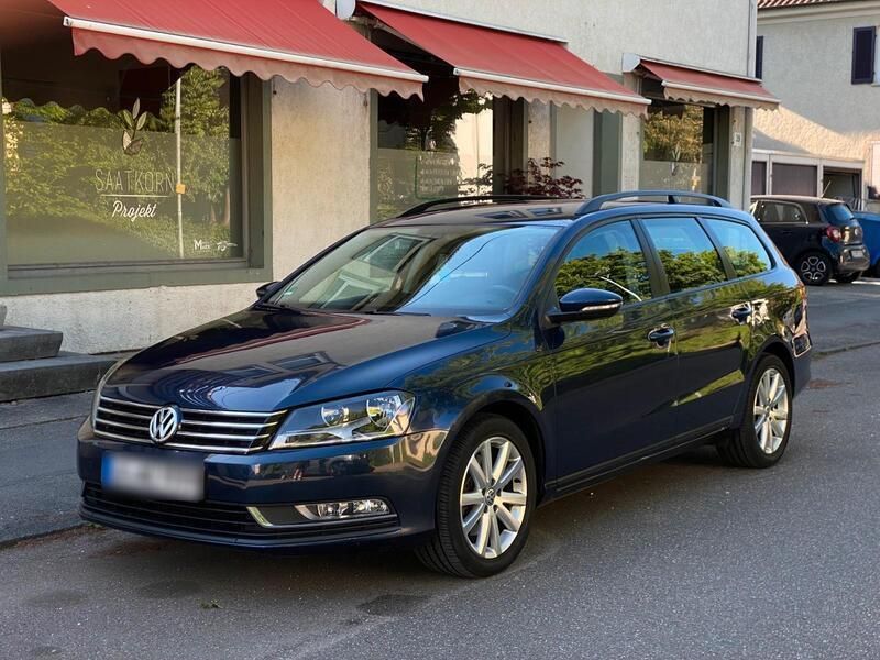 Blau Gebraucht 2013 VW Passat Kombi | 8.300 € (Fairer Preis) - Bild 1/4