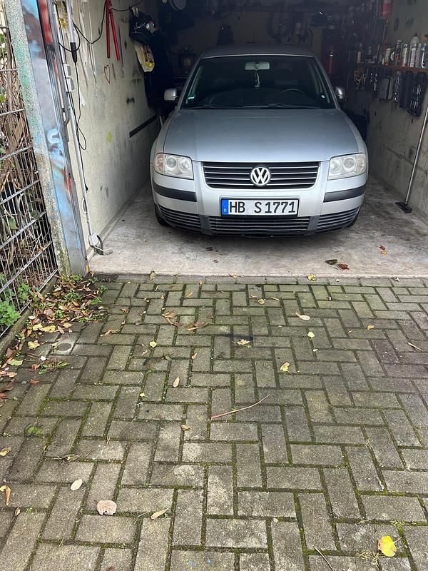 Silber Gebraucht 2001 VW Passat Limousine | 1.200 € (Guter Preis) - Bild 1/4