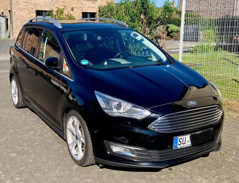 Schwarz Gebraucht 2017 Ford Grand C-Max Titanium Van / Kleinbus | 11.700 € (Fairer Preis) - Bild 1/4