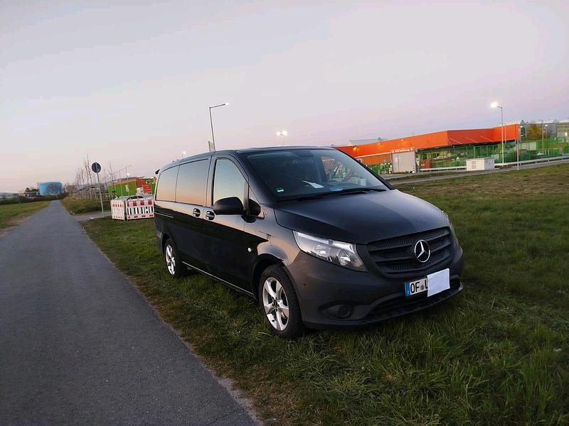 Schwarz Gebraucht 2025 Mercedes Vito Van | 15.500 € (Fairer Preis) - Bild 1/4