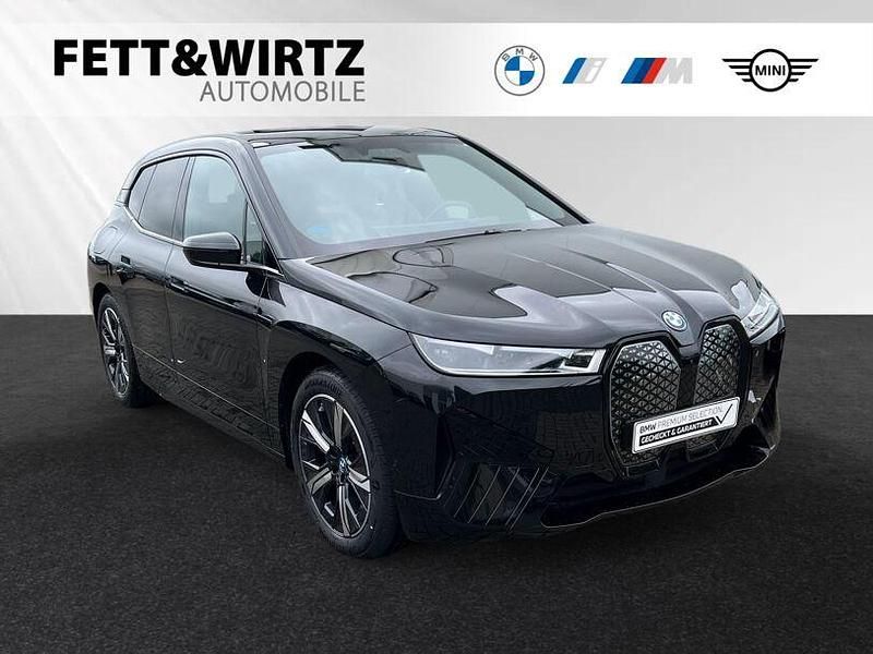 Saphirschwarz metallic Gebraucht 2024 BMW iX Sport Line SUV | 72.990 € (Etwas zu teuer) - Bild 1/3