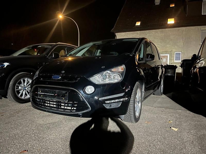 Schwarz Gebraucht 2015 Ford S-MAX Titanium Van / Kleinbus | 6.990 € (Superpreis) - Bild 1/3