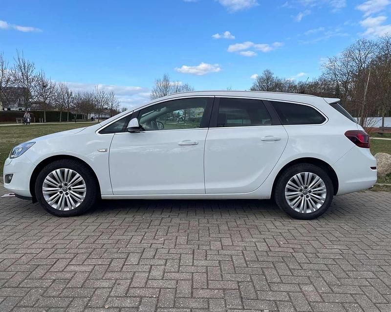 Gebraucht Opel Astra Innovation 140 PS (102 kW) 2011 Schneeweiss/summitwhite/arctic Kombi
