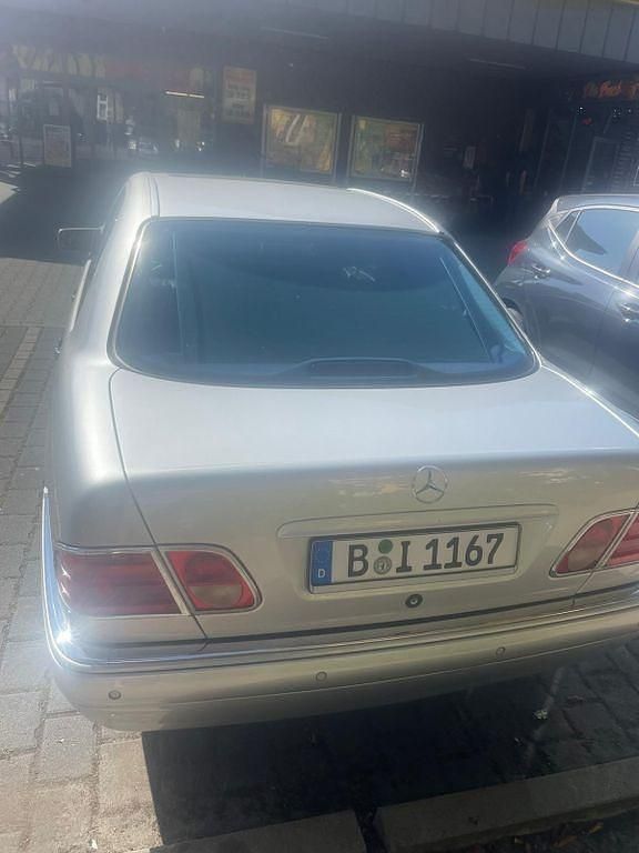 Gebraucht Mercedes E240 175 PS (128 kW) 1998 Silber Limousine