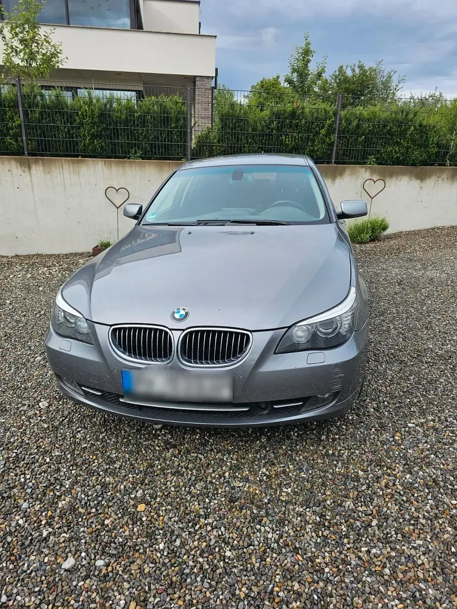 Gebraucht BMW 530 235 PS (172 kW) 2007 Silber Kombi