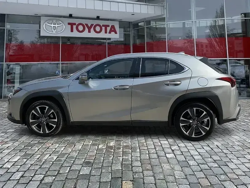 Gebraucht Lexus UX 250h 184 PS (135 kW) 2023 Silber SUV