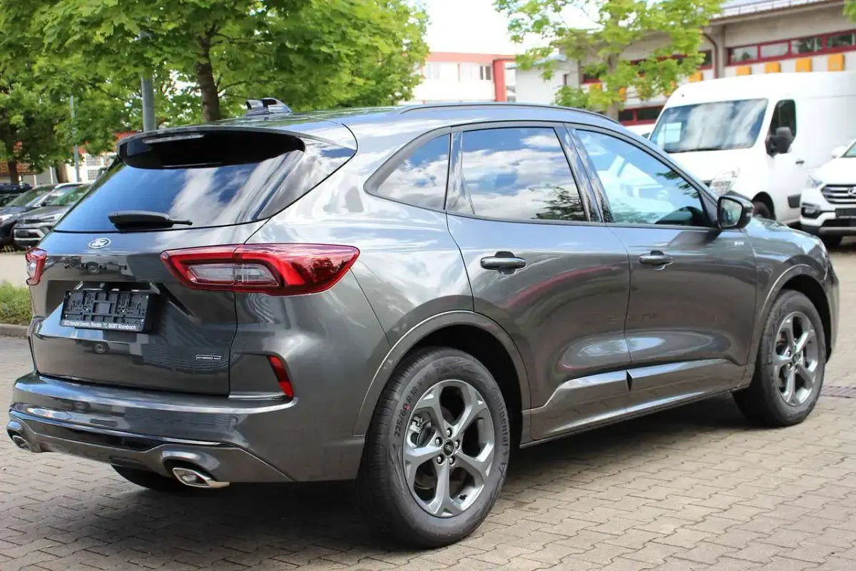 Neu Ford Kuga ST-Line 242 PS (177 kW) 2026 Magnetic grau SUV