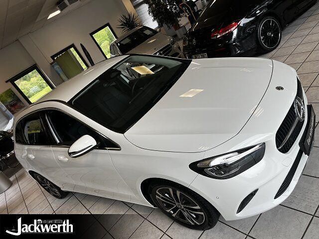 Gebraucht Mercedes B200 Progressive 150 PS (110 kW) 2023 Unilack polarweiß Van / Kleinbus