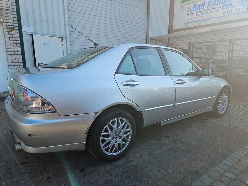 Gebraucht Lexus IS200 155 PS (114 kW) 2004 Silber Limousine