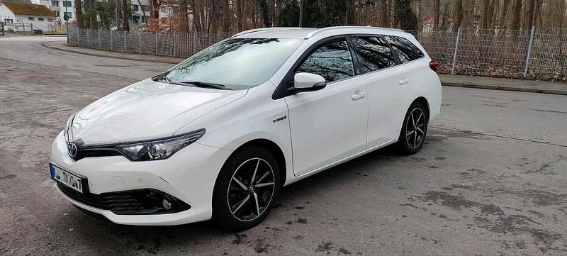 Weiß Gebraucht 2018 Toyota Auris Touring Sports Kombi | 15.000 € (Fairer Preis) - Bild 1/4