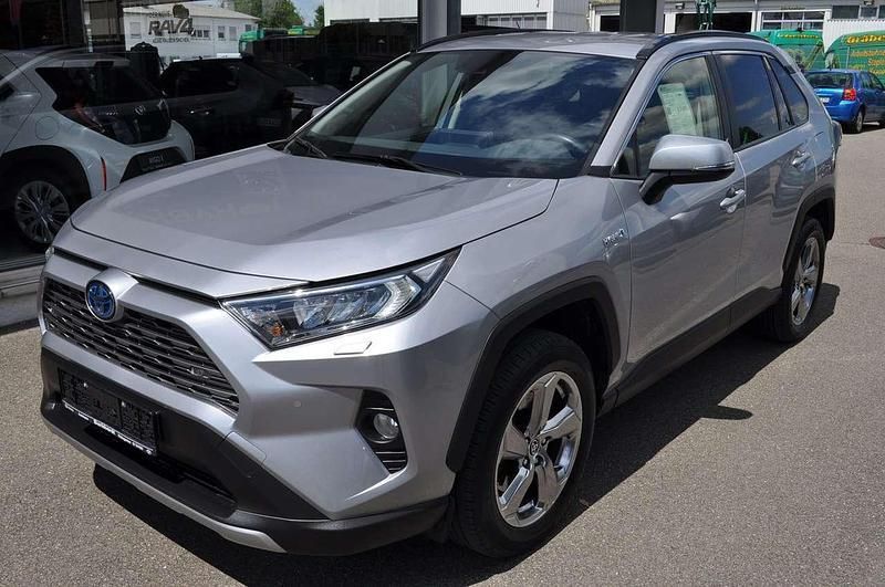 Silber Gebraucht 2021 Toyota RAV4 Hybrid Team SUV | 31.900 € (Guter Preis) - Bild 1/4