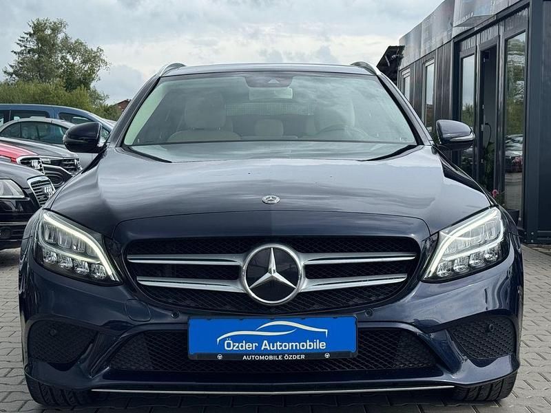 Gebraucht Mercedes C220 Avantgarde 194 PS (142 kW) 2018 Blau Limousine