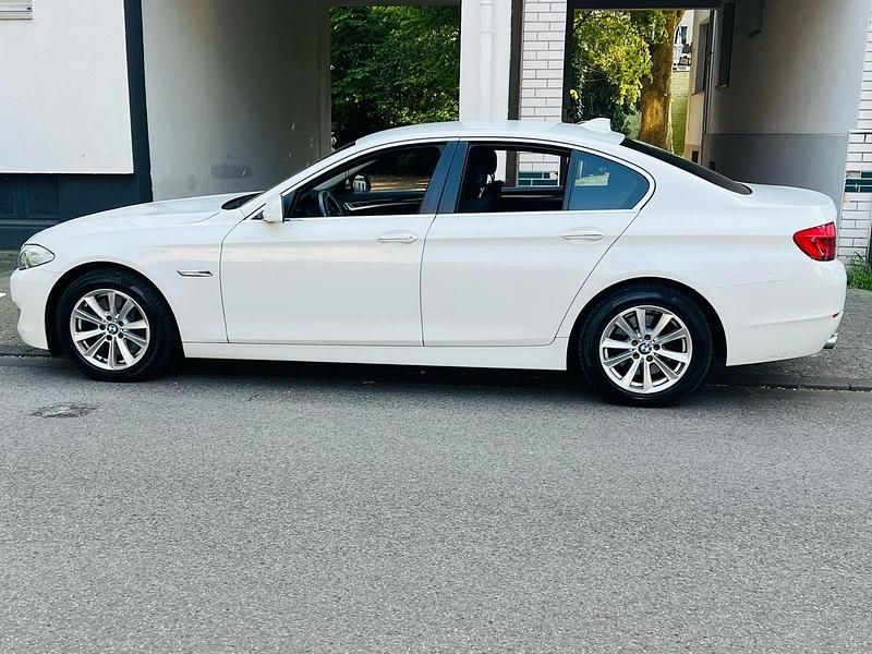 Weiß Gebraucht 2010 BMW 525 Limousine | 7.300 € (Superpreis) - Bild 1/4