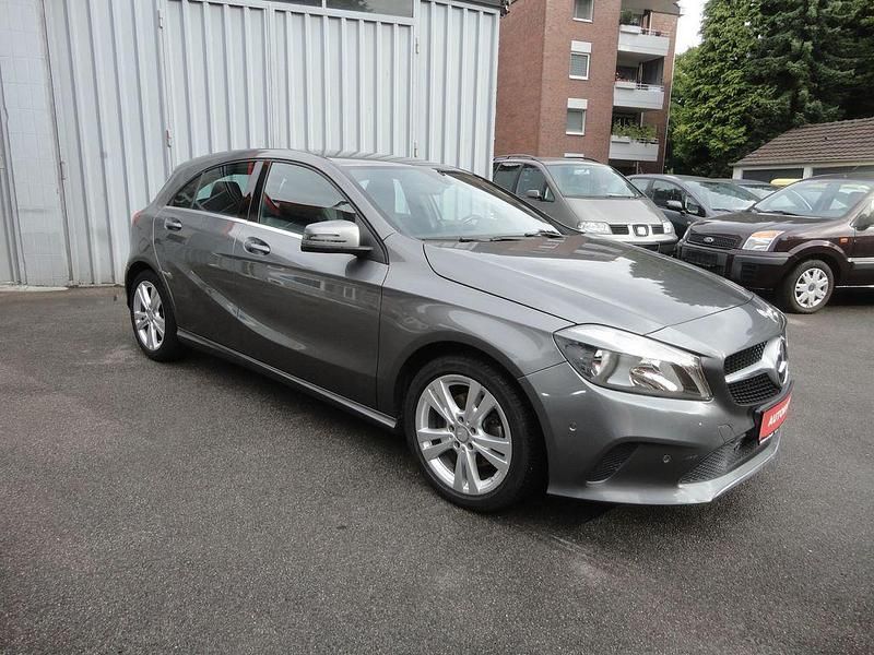 Gebraucht Mercedes A180 Urban 122 PS (89 kW) 2016 Grau Limousine