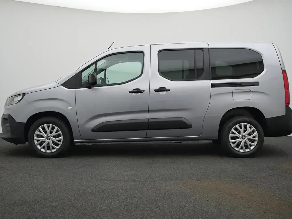 Neu Fiat Doblò 131 PS (96 kW) 2026 Maestro grau Van / Kleinbus