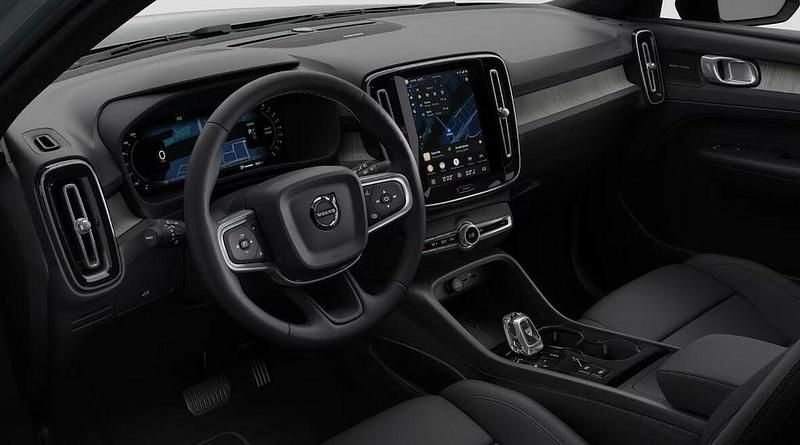 Neu Volvo XC40 Plus 197 PS (144 kW) 2025 Grün SUV