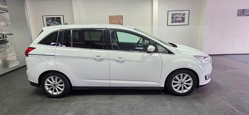 Weiß Gebraucht 2017 Ford Grand C-Max Titanium Van / Kleinbus | 10.990 € (Fairer Preis) - Bild 1/4