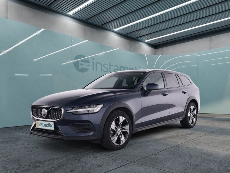 Blau Gebraucht 2023 Volvo V60 CC Plus Kombi | 40.440 € (Fairer Preis) - Bild 1/3