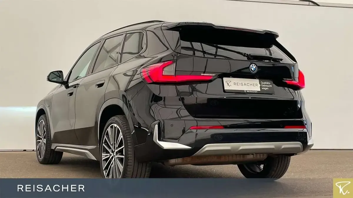 Gebraucht BMW X1 xLine 245 PS (180 kW) 2023 Saphirschwarz metallic SUV