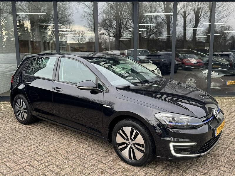 Gebraucht VW Golf 100 kW (136 PS) 2020 Schwarz Limousine