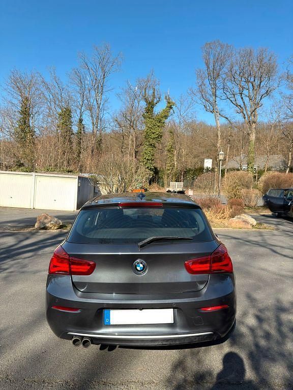 Gebraucht BMW 120 Advantage 190 PS (139 kW) 2018 Grau Kleinwagen