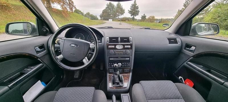 Gebraucht Ford Mondeo Ghia 125 PS (91 kW) 2005 Silber Limousine