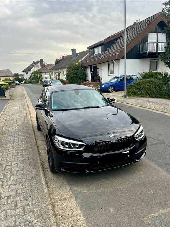 Schwarz Gebraucht 2019 BMW 118 Advantage Kleinwagen | 15.199 € (Etwas zu teuer) - Bild 1/4
