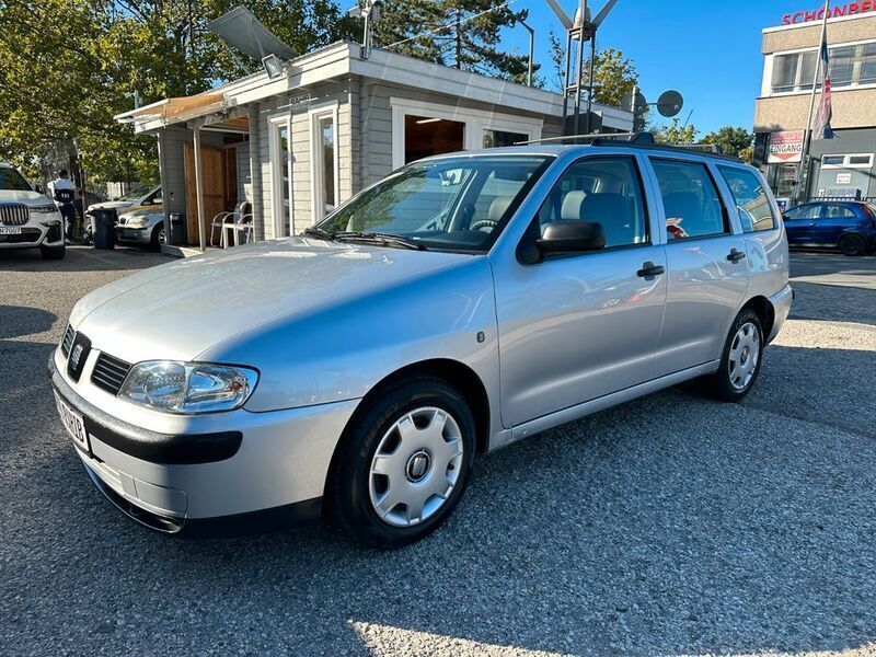 Silber Gebraucht 2002 Seat Cordoba Kombi | 2.450 € - Bild 1/4